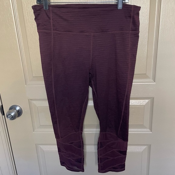 Athleta Pants - Athleta Leggings Jacquard Mantra Capri Crisscross Mesh Burgundy Large